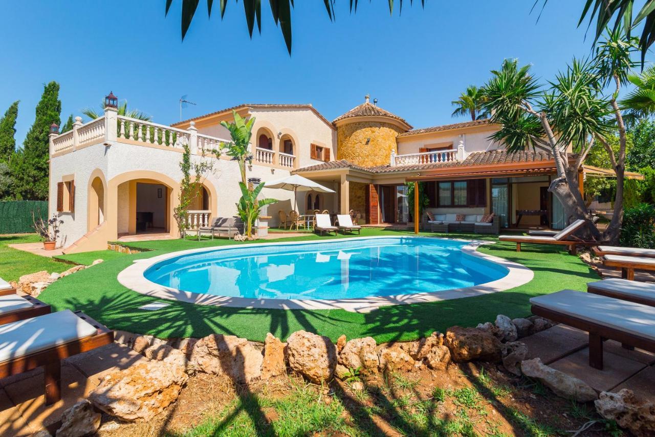 Castellet Villa *